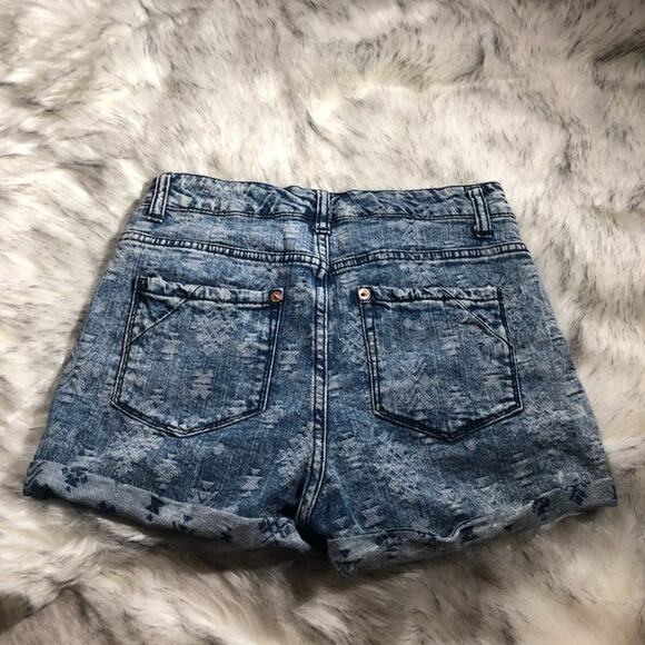 Mossimo blue high rise patterned boho denim jean shorts size 6 - Picture 5 of 6
